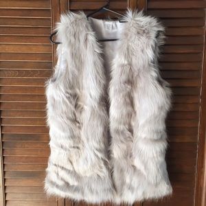 Faux fur vest grey